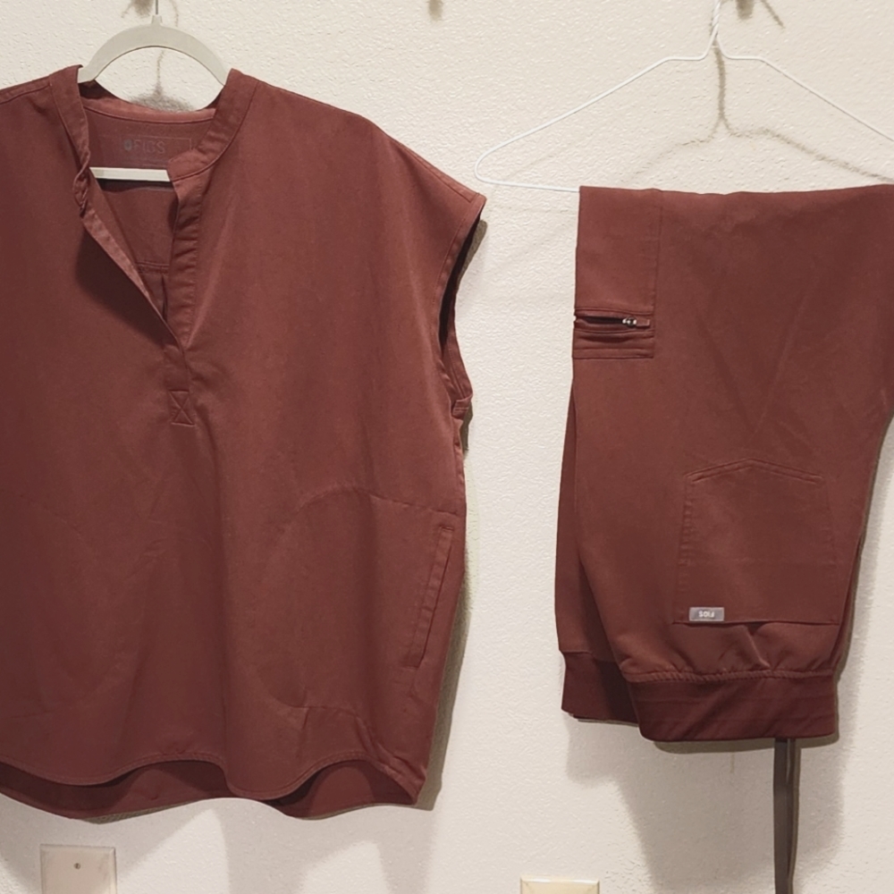 Figs scrubs, large, mauve